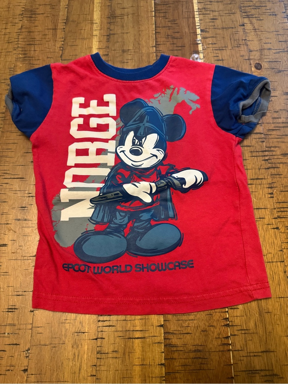 Disney Norway Norge Mickey Mouse Epcot Graphic Tee